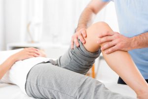 therapist making orthopedic tests